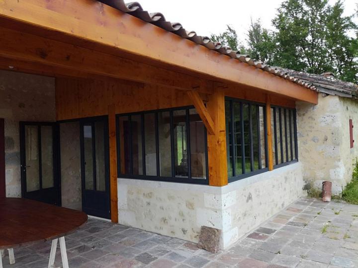 Fabricant reconnu de menuiseries en bois, en aluminium et en PVC